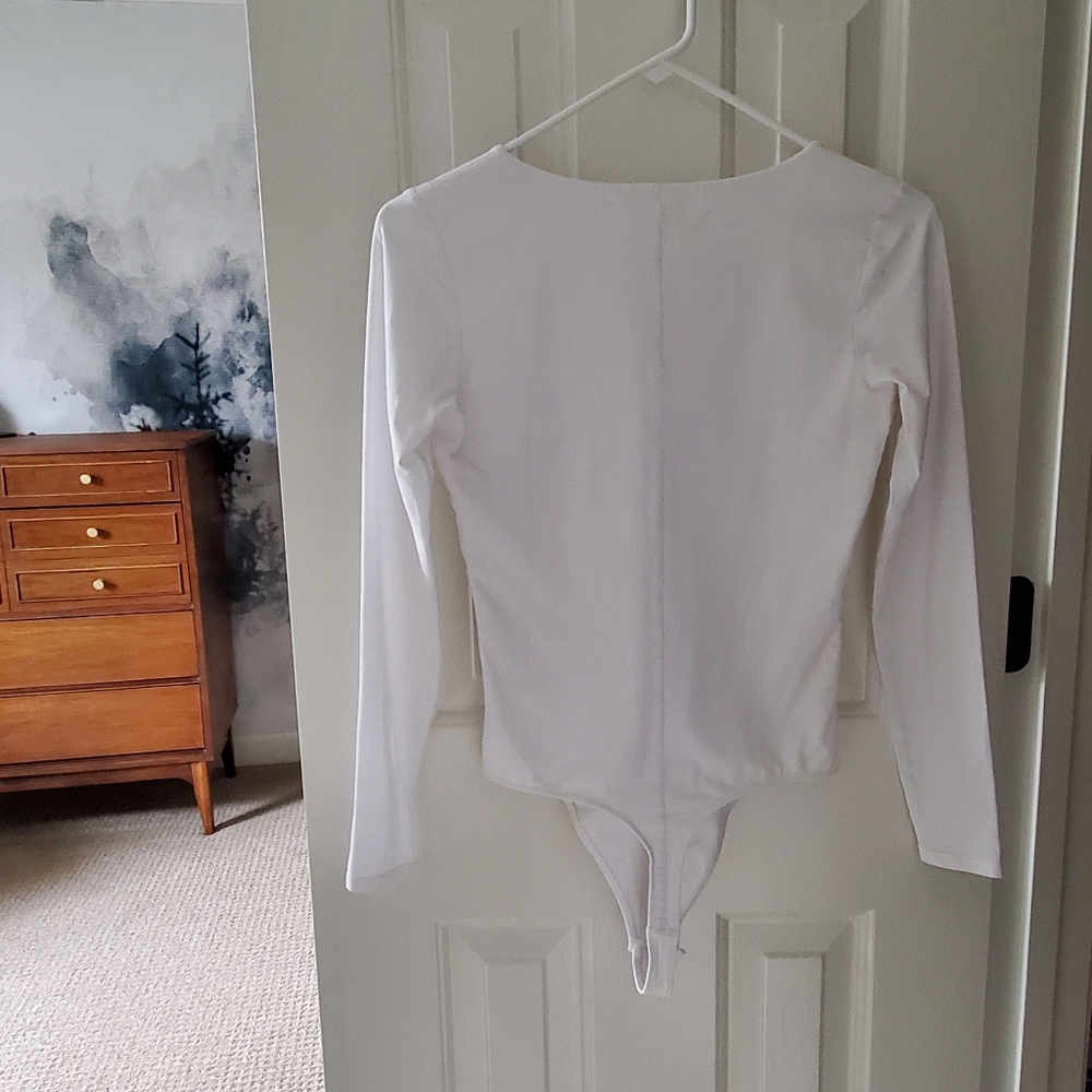 🌟 Everlane The Long-Sleeve Supima V-Neck Bodysuit with Thong Bottom, White (S)* - Picture 8 of 14